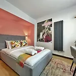 The Artists Place Square Apartment *
