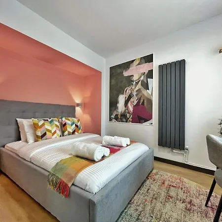 The Artists Place Square Apartment *