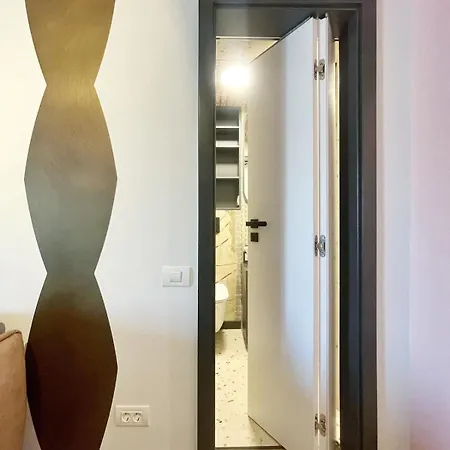 The Artists Place Square Apartment *