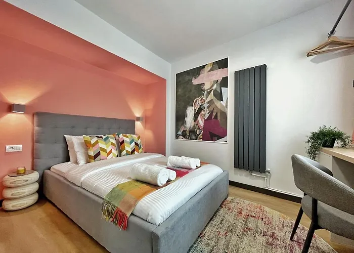 The Artists Place Square アパート *