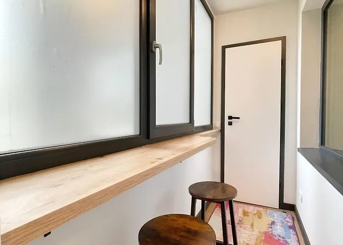 The Artists Place Square アパート