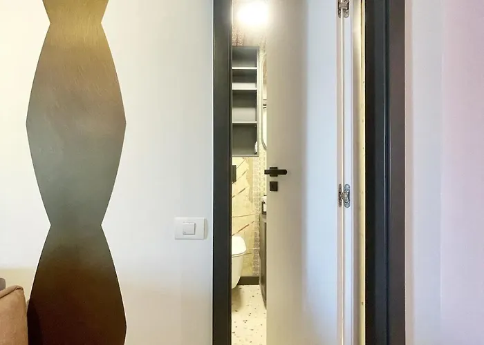 The Artists Place Square アパート *