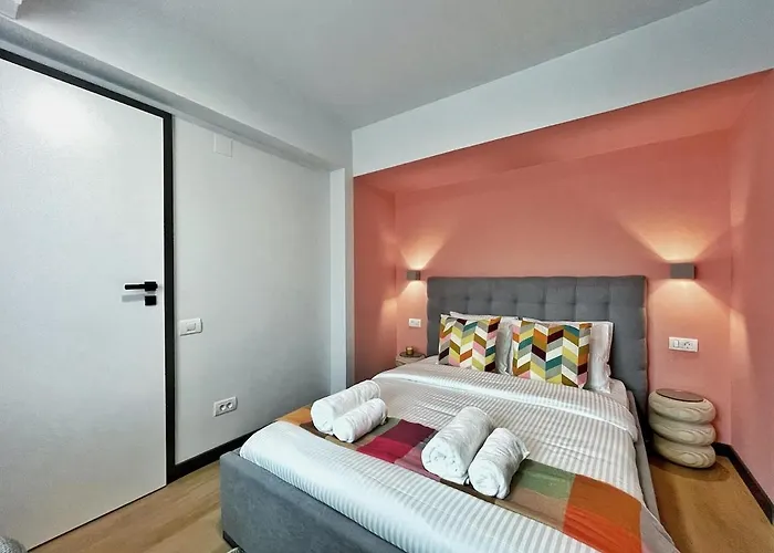 The Artists Place Square Apartment