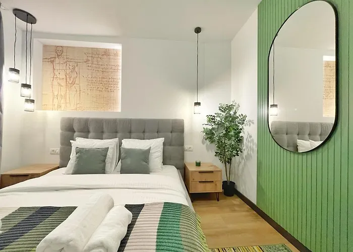 The Artists Place Square Apartment